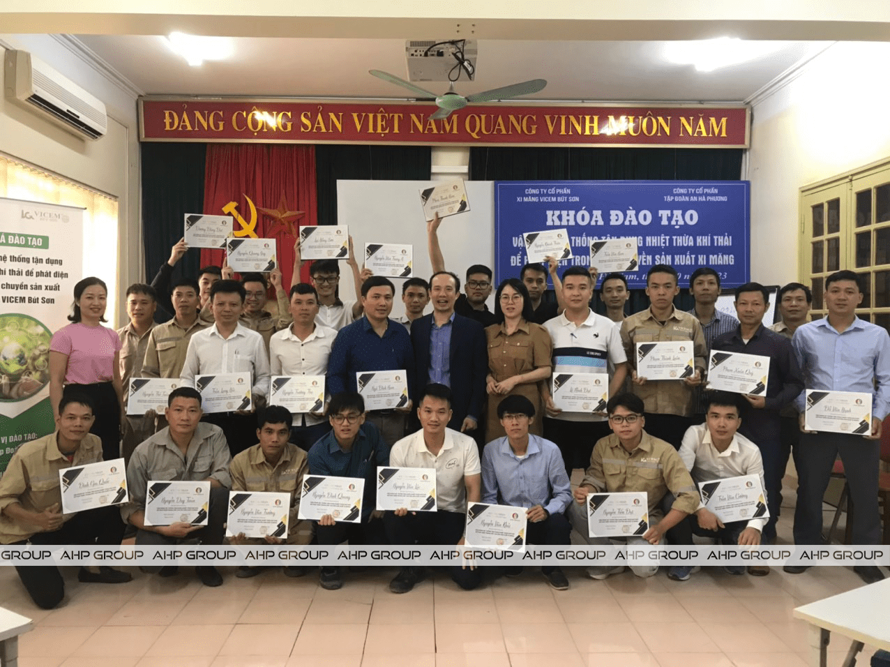 https://ahpgroup.vn/upload/image/%E1%BA%A2nh%20bai%20vi%E1%BA%BFt/dao-tao-quan-ly-nang-luong-but-son-min.png